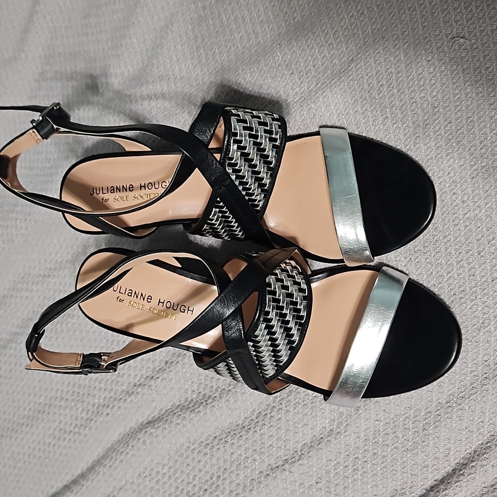 Julianne Hough wedge size 11